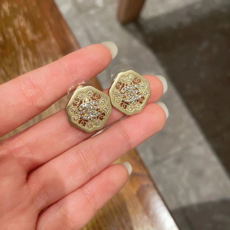 Unique Chanel Earrings 226033