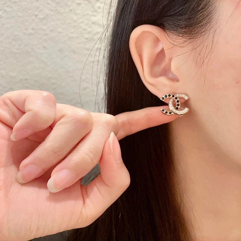 Chanel Earrings Comfortable 226031
