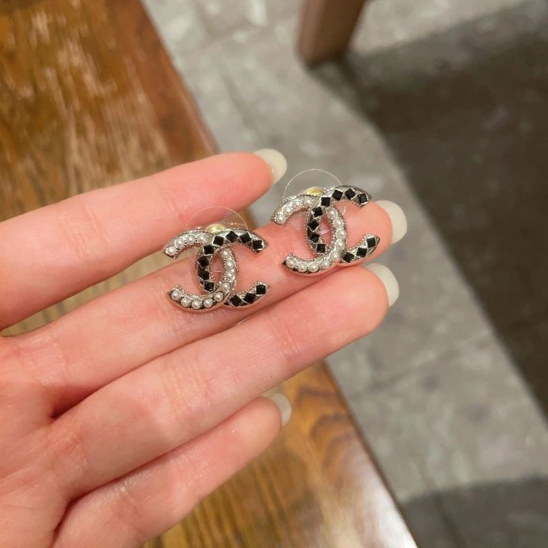 Chanel Earrings Comfortable 226031