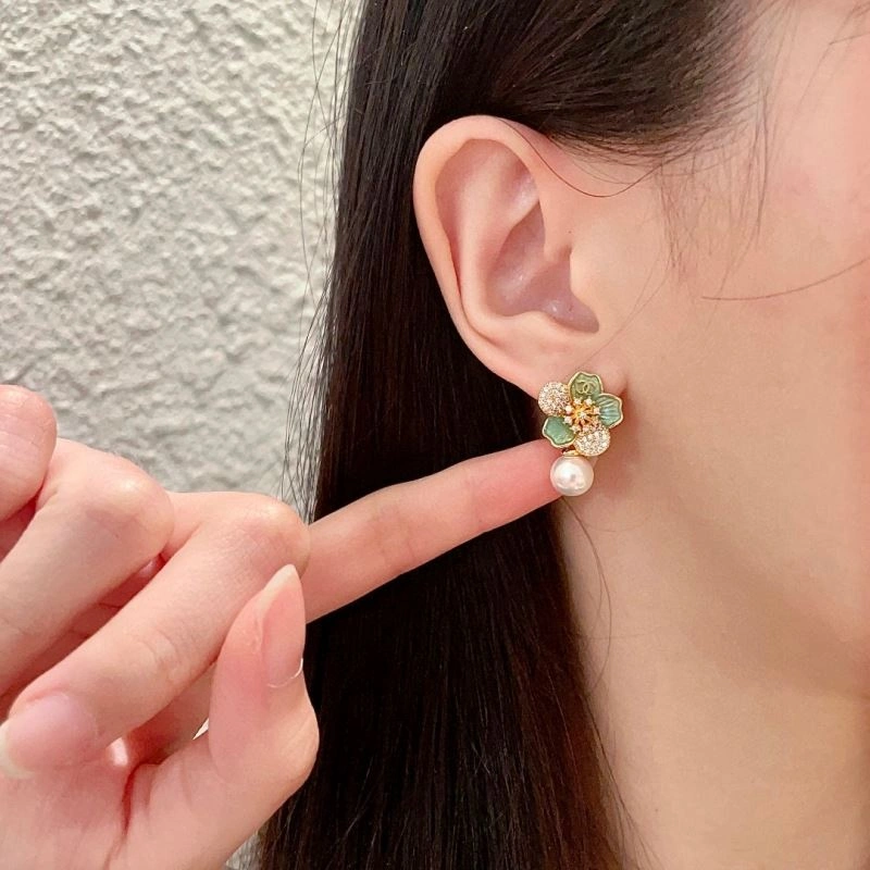 Trendy Chanel Earrings 226022