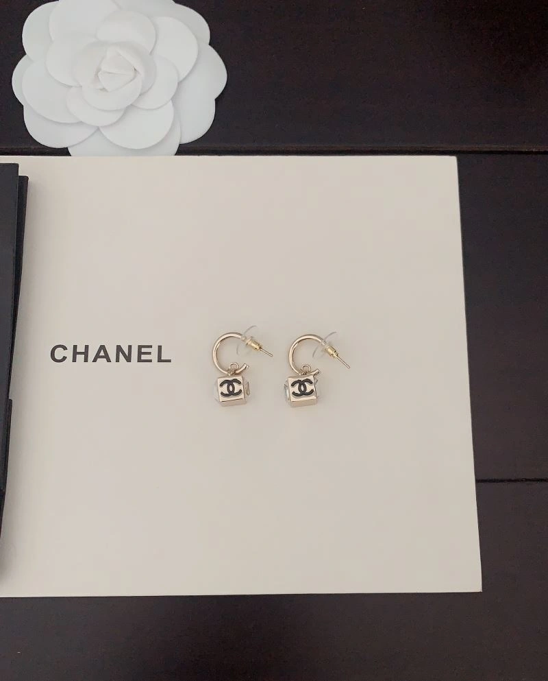 Minimalist Chanel Earrings 226013