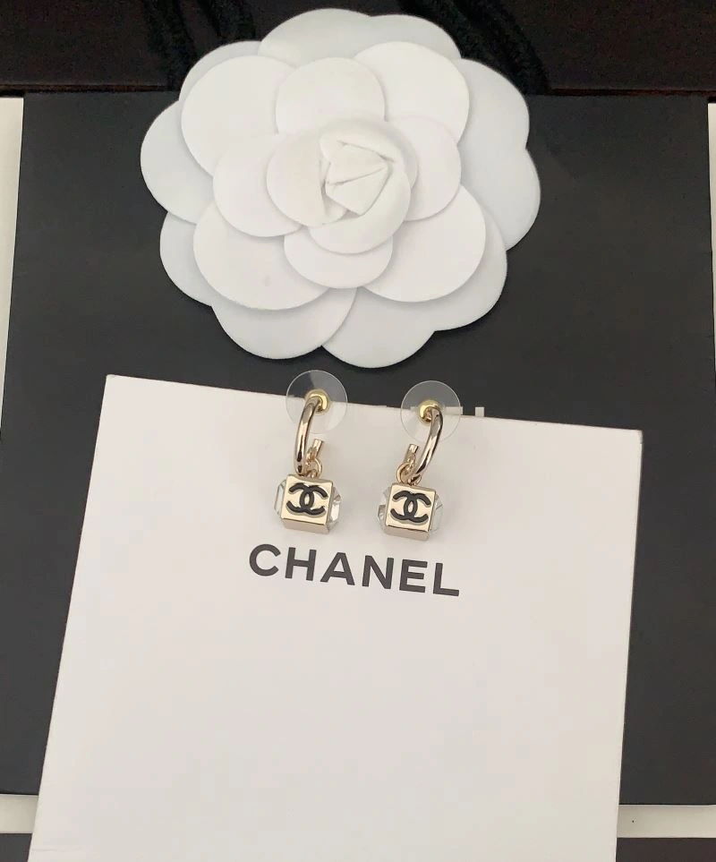 Minimalist Chanel Earrings 226013