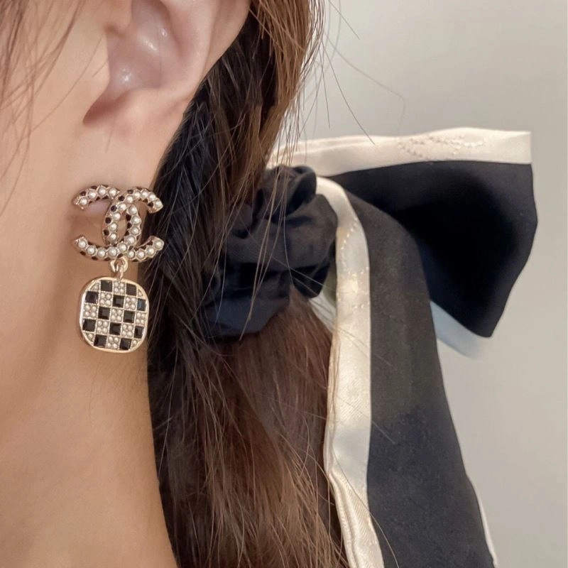 Chanel Earrings Supportive 225955