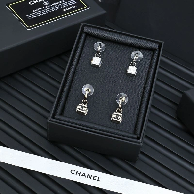 Trendsetting Chanel Earrings 225949