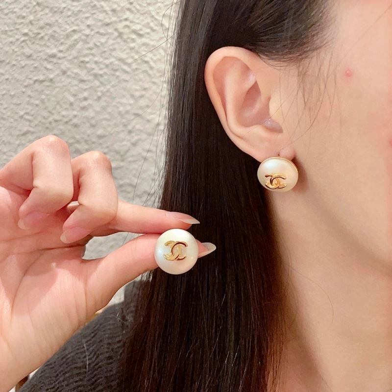 Compact Chanel Earrings 226005