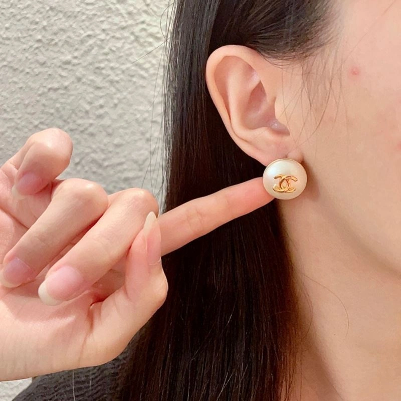 Compact Chanel Earrings 226005
