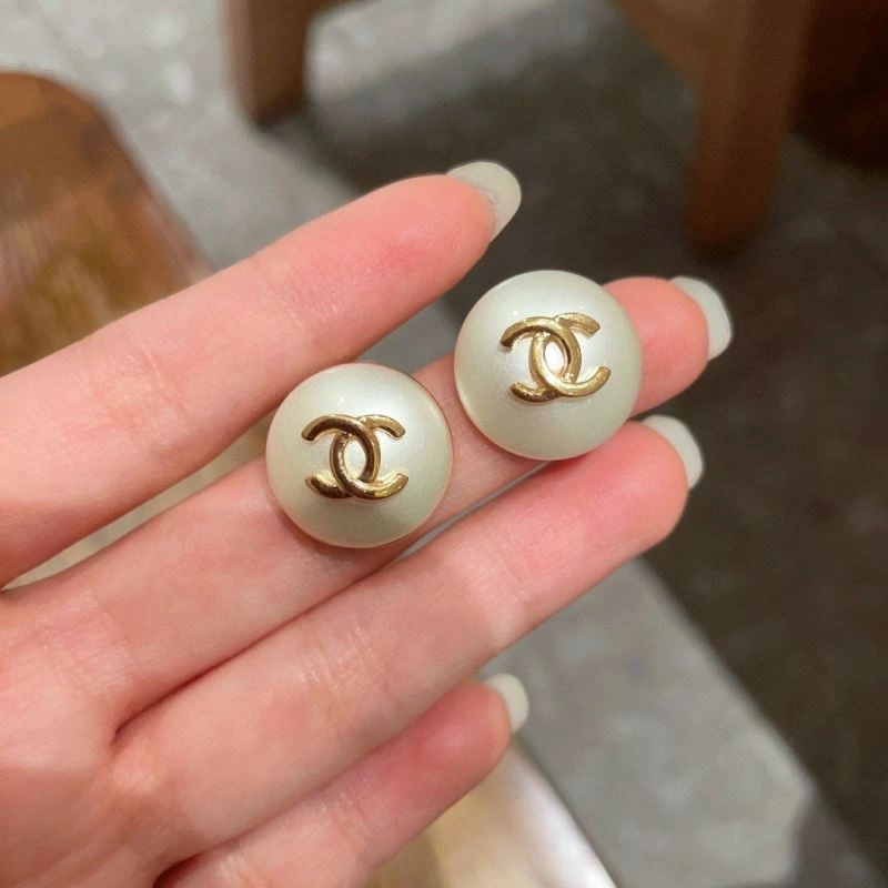 Compact Chanel Earrings 226005