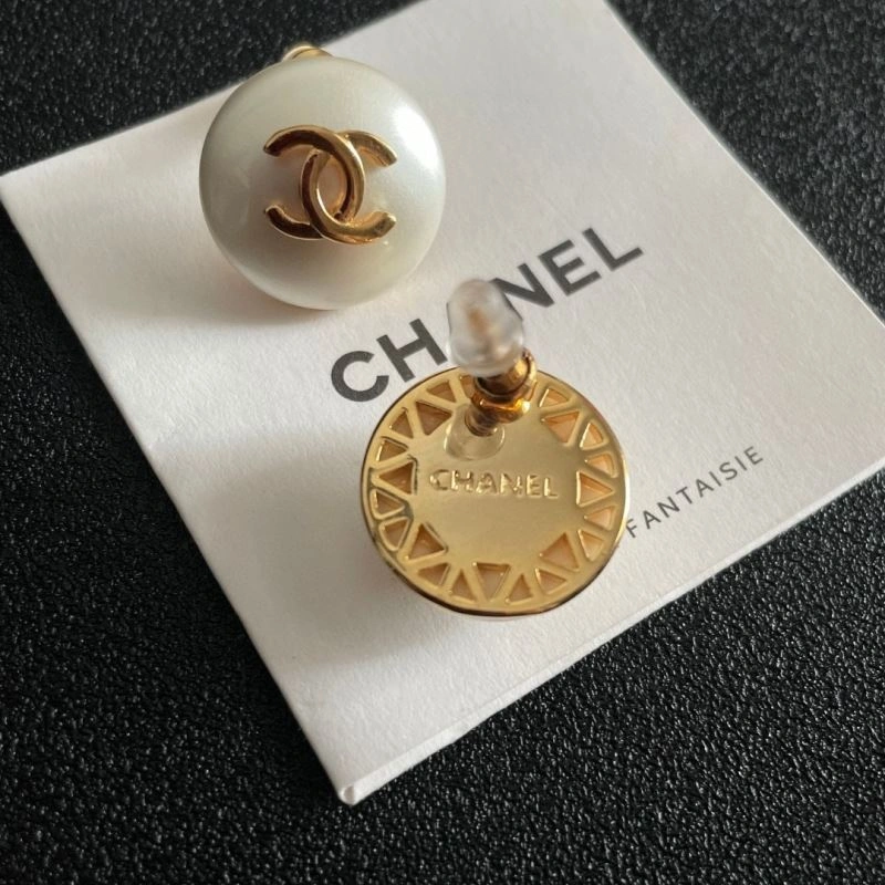 Compact Chanel Earrings 226005