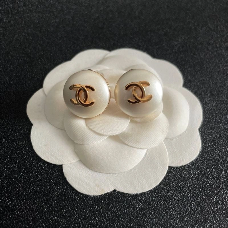 Compact Chanel Earrings 226005