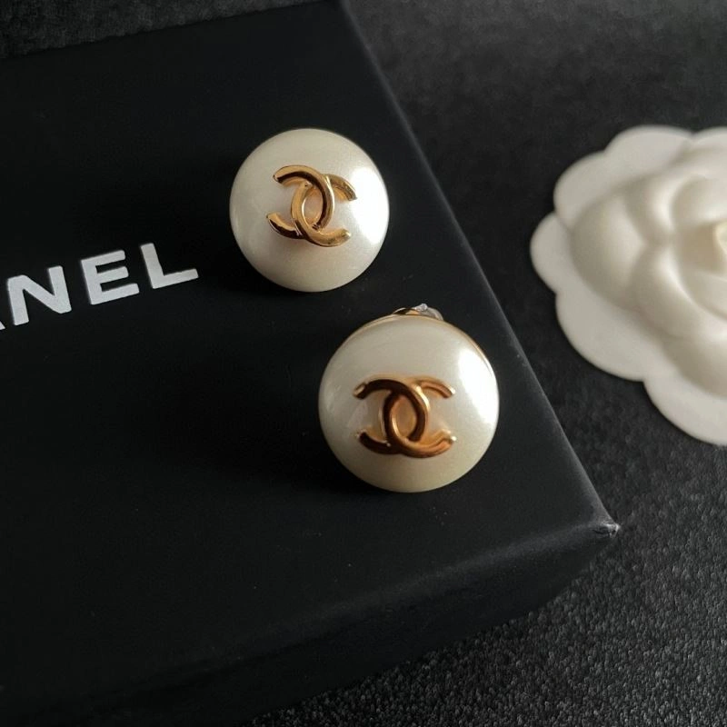 Compact Chanel Earrings 226005