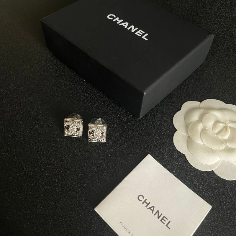 Chanel Earrings WaterResistant 225901