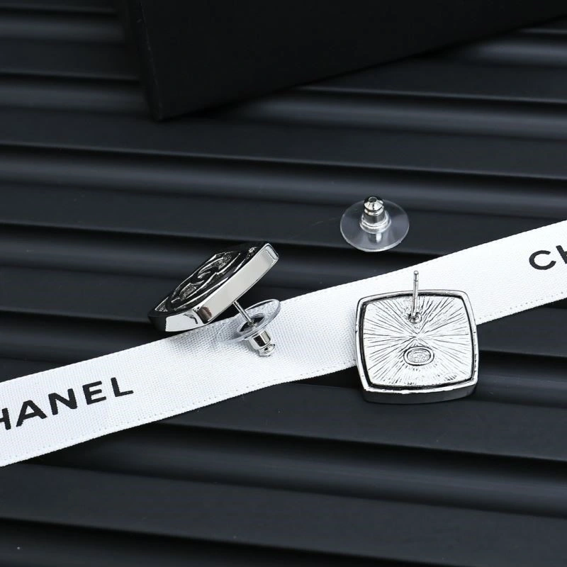 Reliable Chanel Earrings 225402