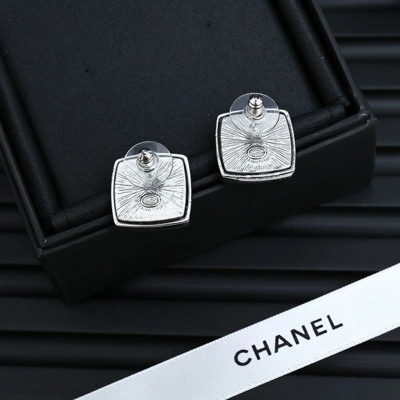 Reliable Chanel Earrings 225402