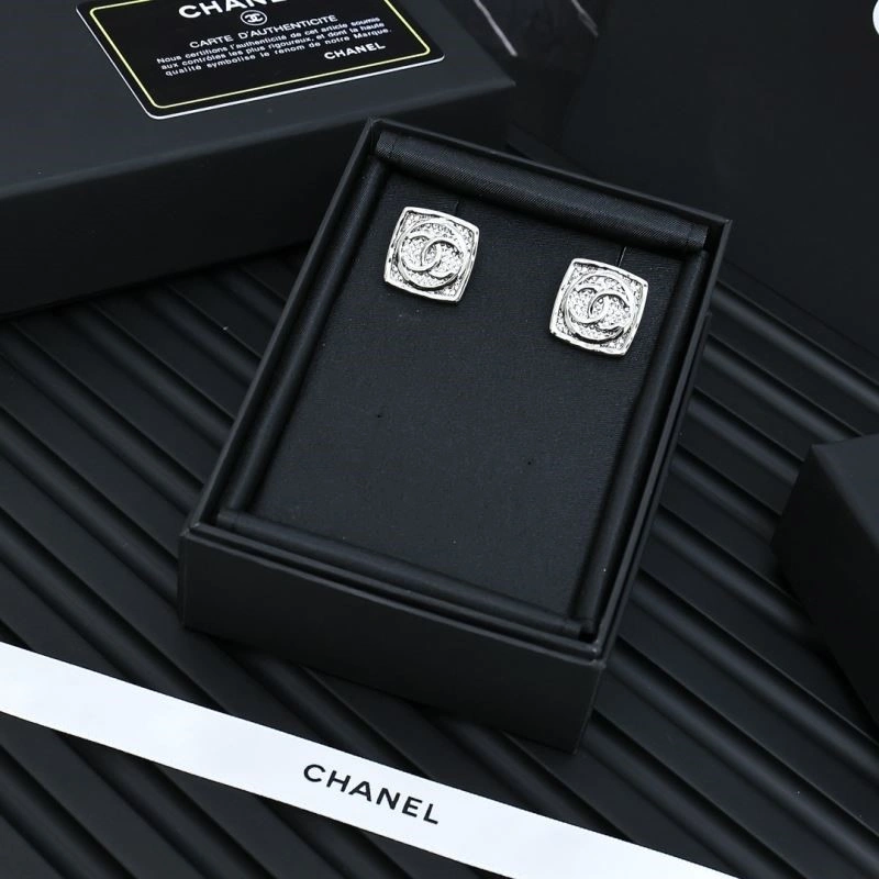 Reliable Chanel Earrings 225402