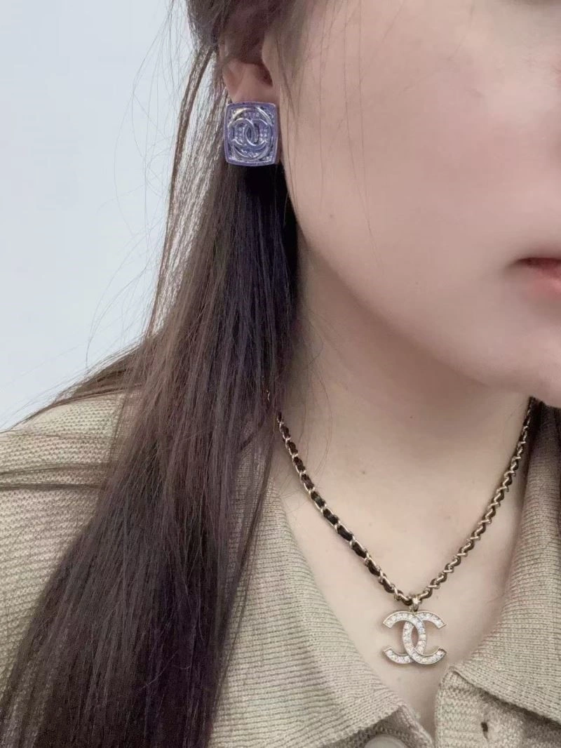Reliable Chanel Earrings 225402