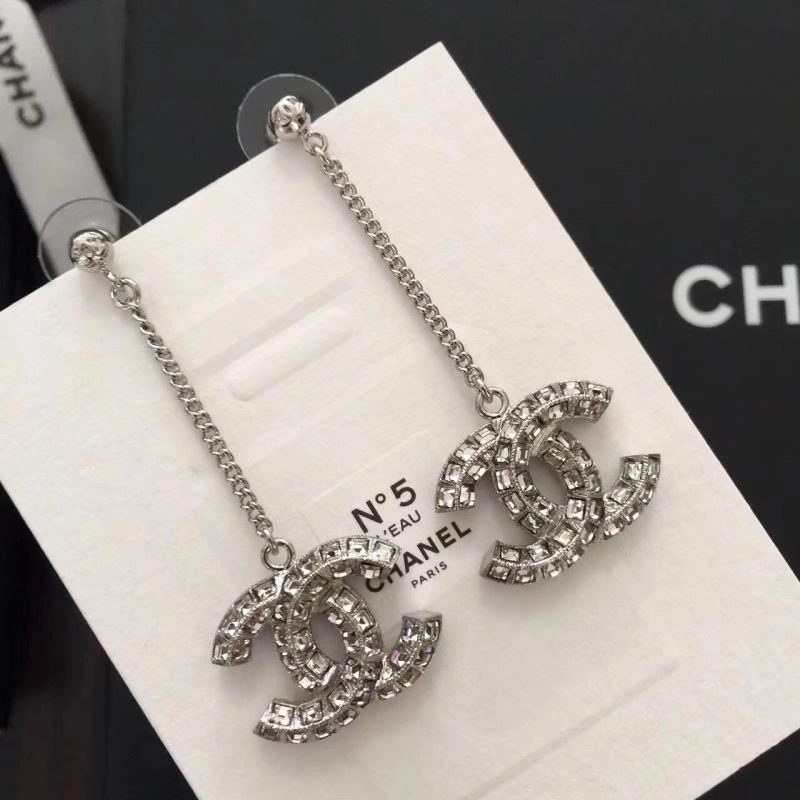 Chanel Earrings Comfortable 225426