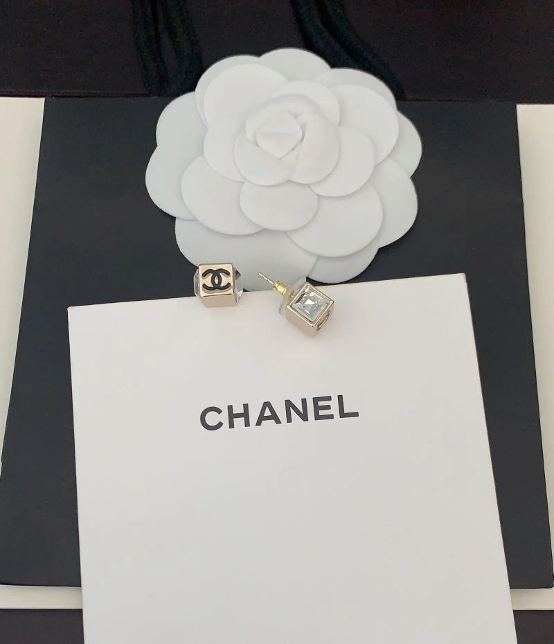 Chanel Earrings Reliable 225398