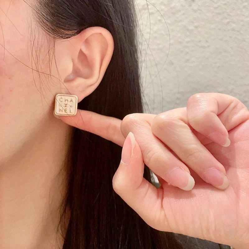 Lightweight Chanel Earrings 225386