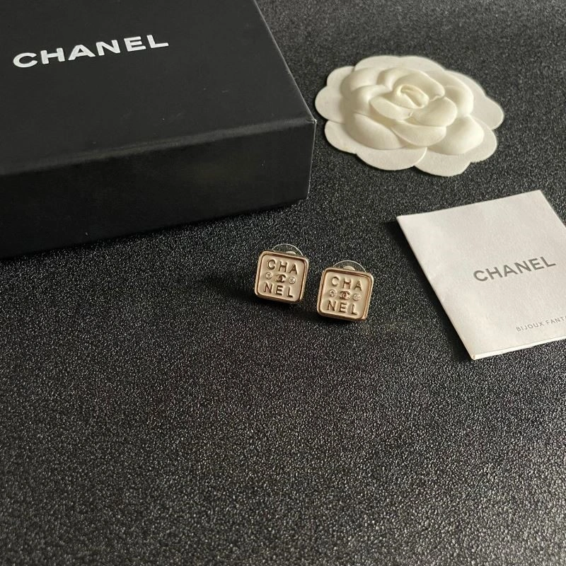 Lightweight Chanel Earrings 225386