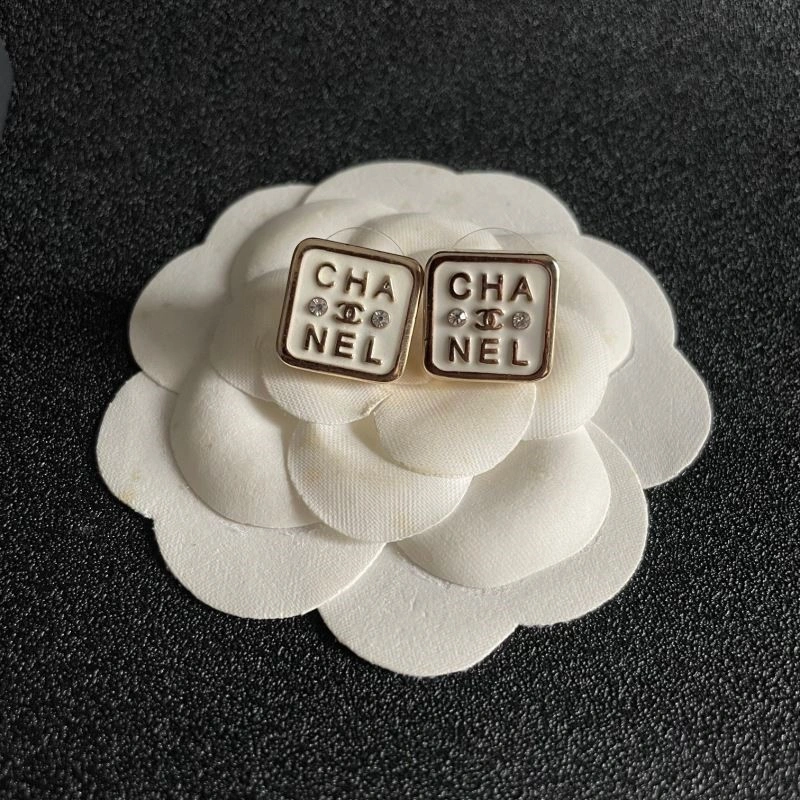 Lightweight Chanel Earrings 225386