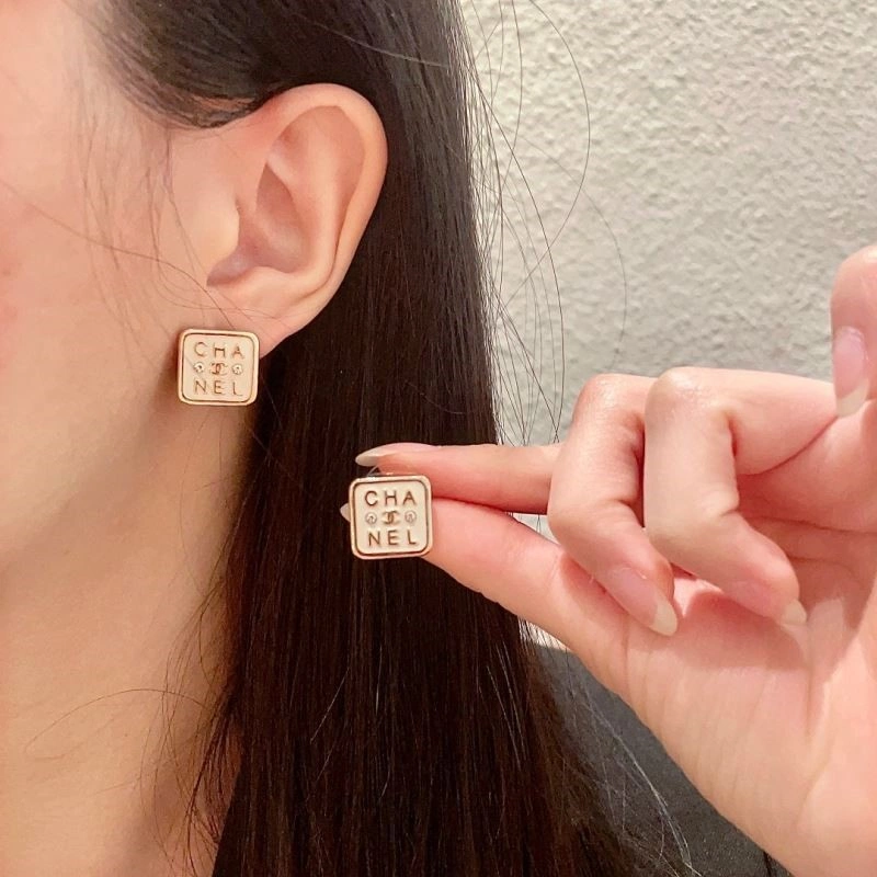 Lightweight Chanel Earrings 225386