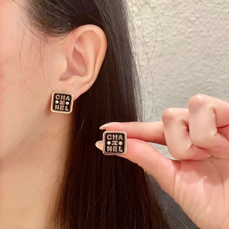 Chanel Earrings Sleek 225390