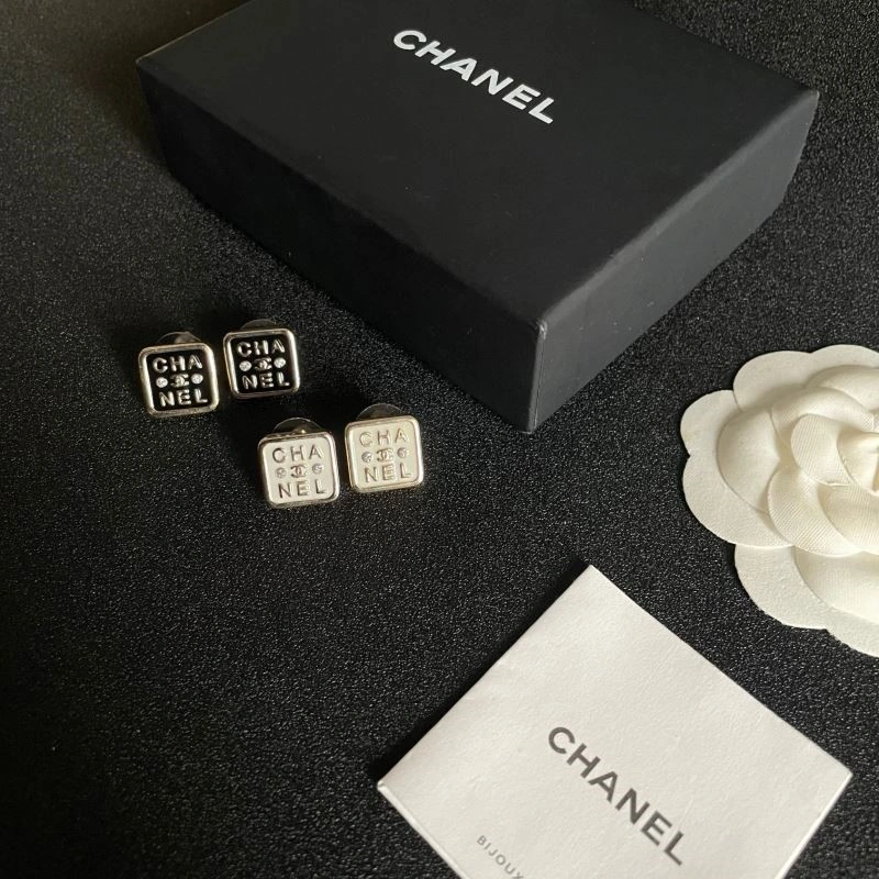 Chanel Earrings Sleek 225390