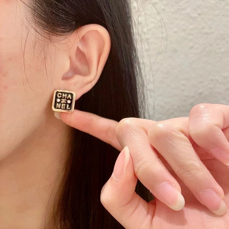 Chanel Earrings Sleek 225390