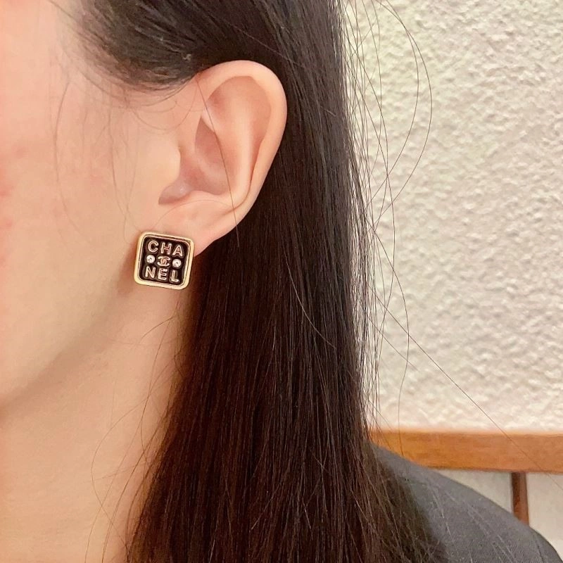 Chanel Earrings Sleek 225390