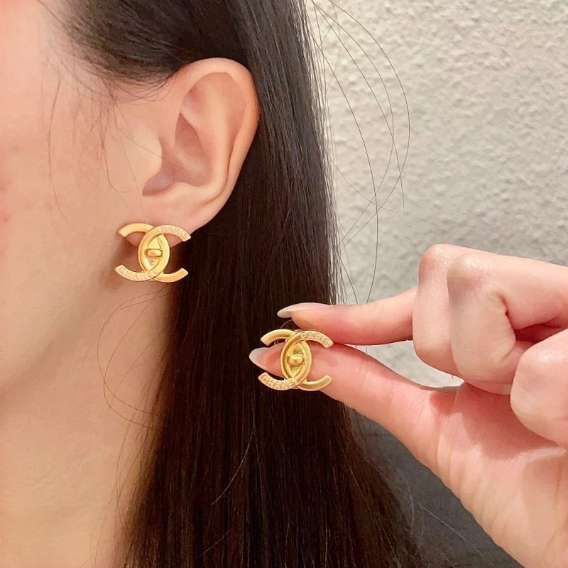 Chanel Earrings Versatile 225364