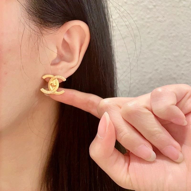Chanel Earrings Versatile 225364