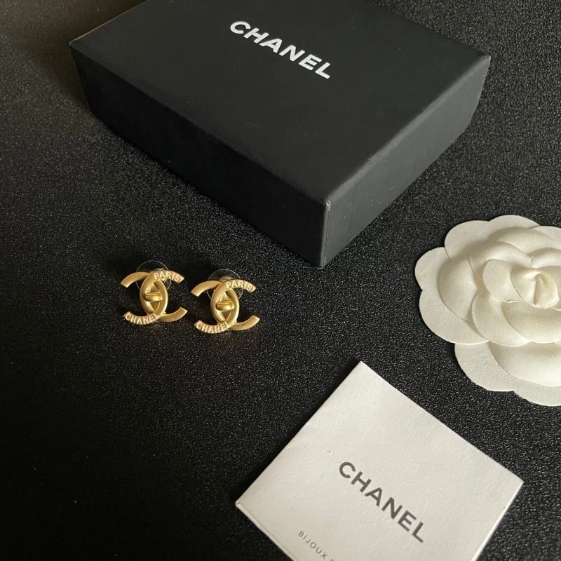 Chanel Earrings Versatile 225364