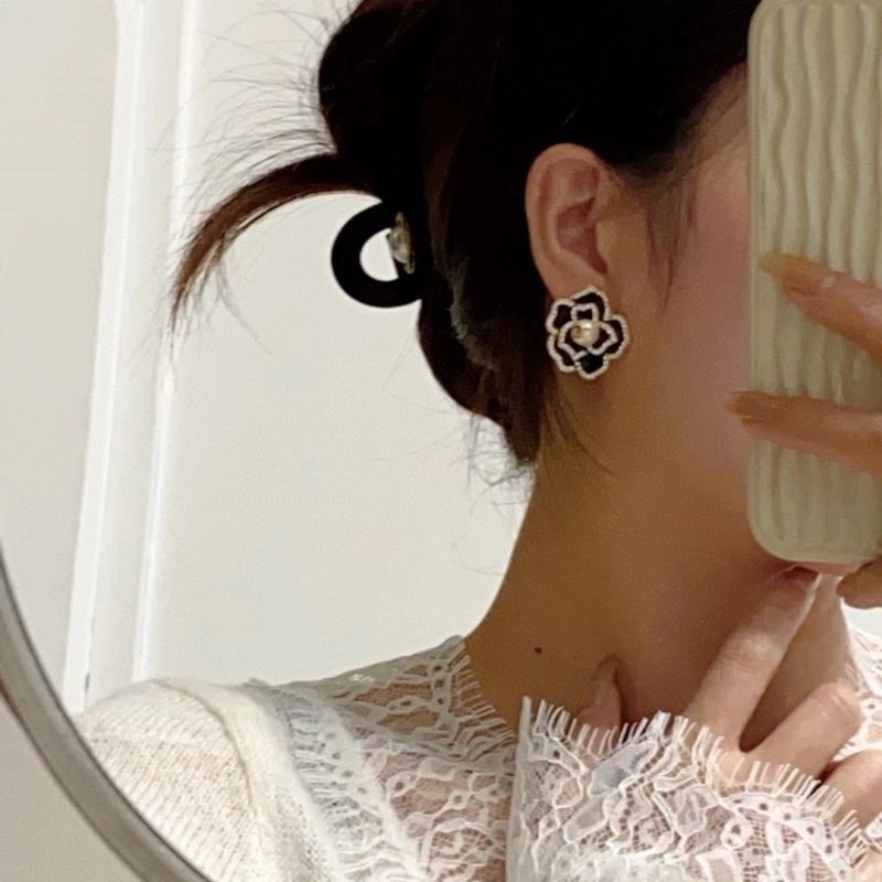 Chanel Earrings Snug 225372