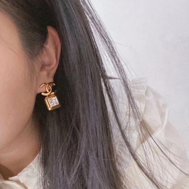 Chanel Earrings Effortless 225380