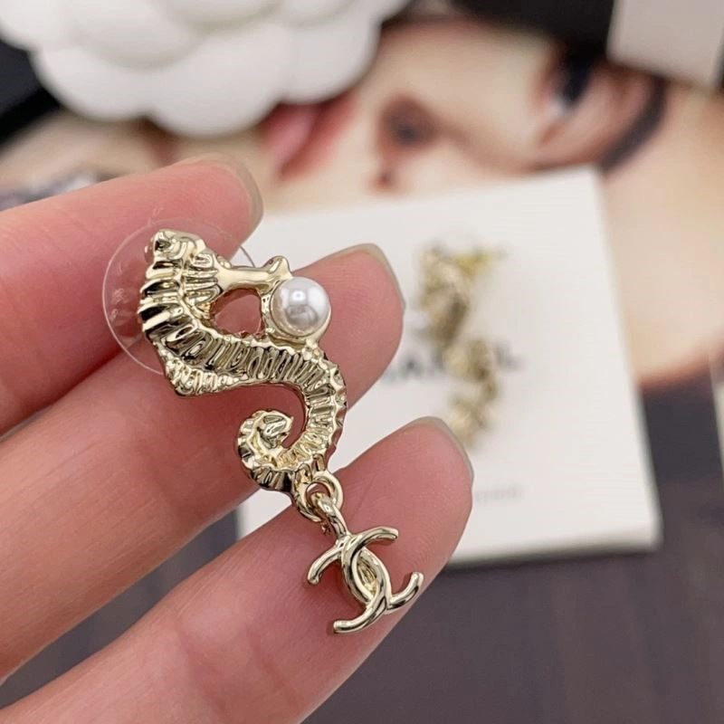Snug Chanel Earrings 225350