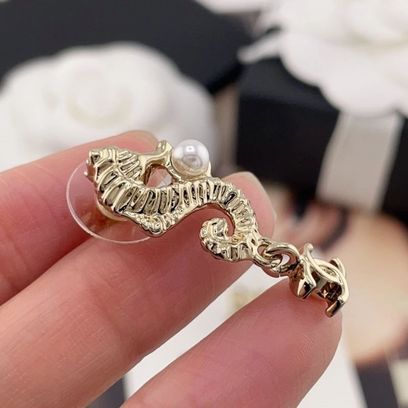 Snug Chanel Earrings 225350