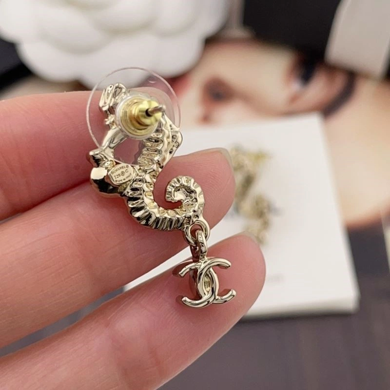 Snug Chanel Earrings 225350