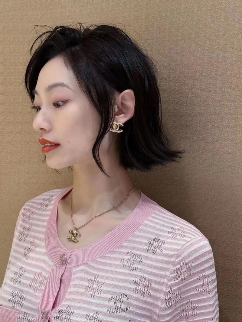 Sleek Chanel Earrings 225343