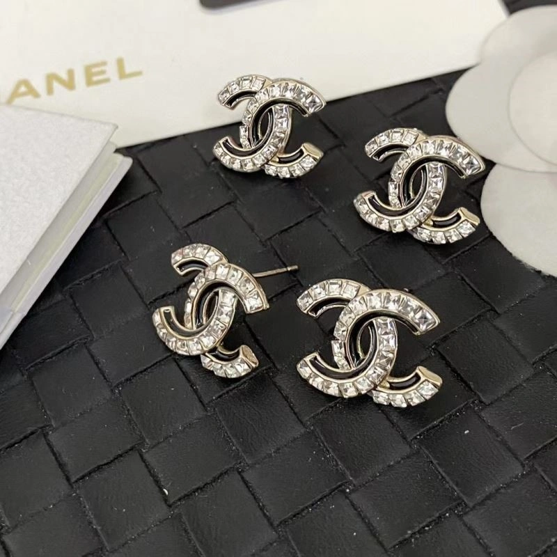Sleek Chanel Earrings 225343