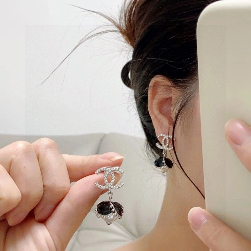 Chanel Earrings Cozy 225310
