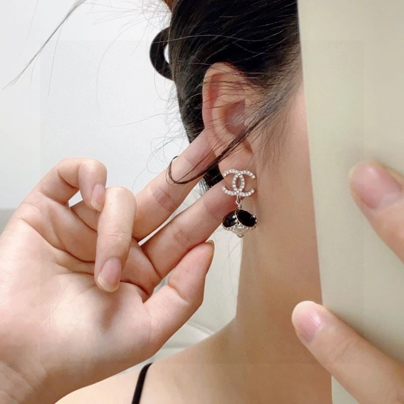 Chanel Earrings Cozy 225310