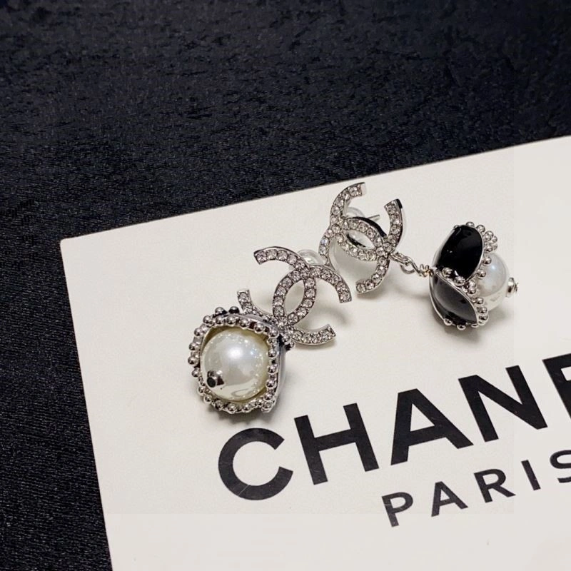 Chanel Earrings Cozy 225310