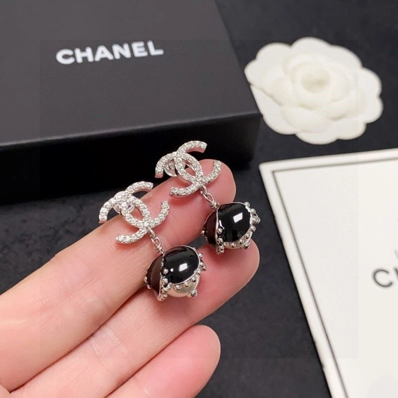 Chanel Earrings Cozy 225310