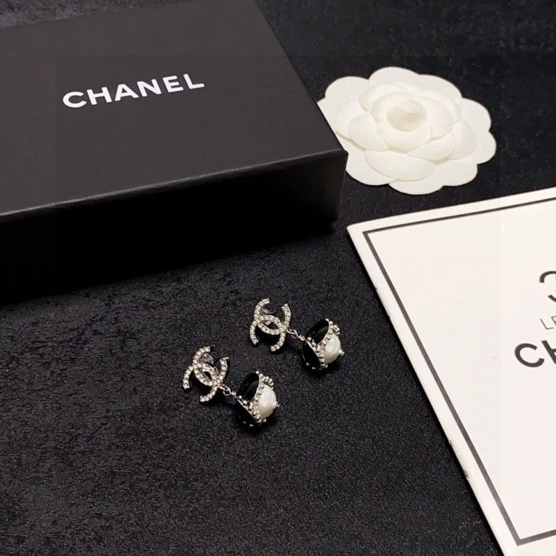Chanel Earrings Cozy 225310