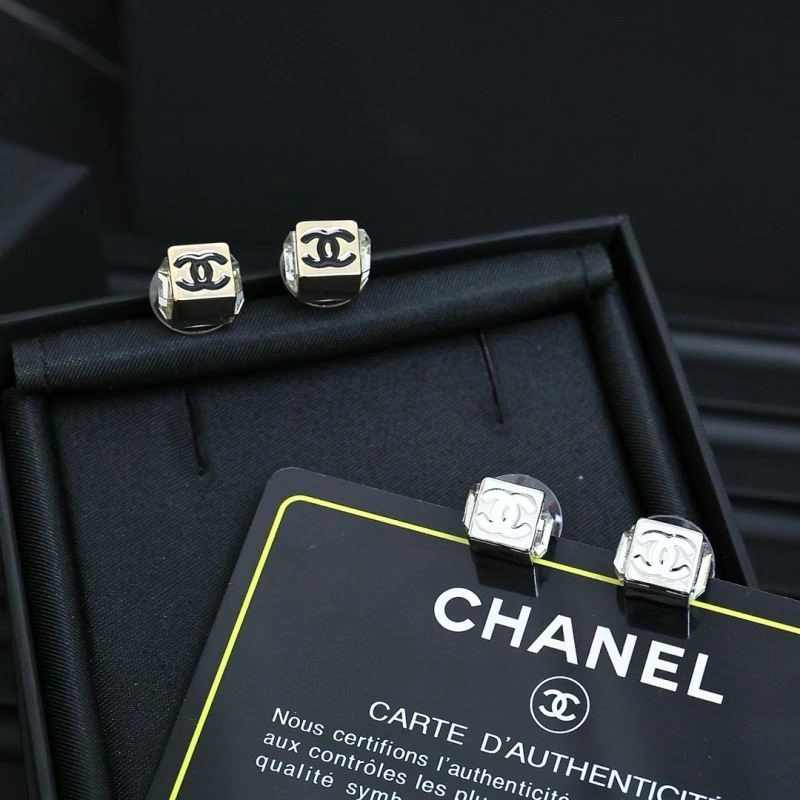 Chanel Earrings Breathable 225304