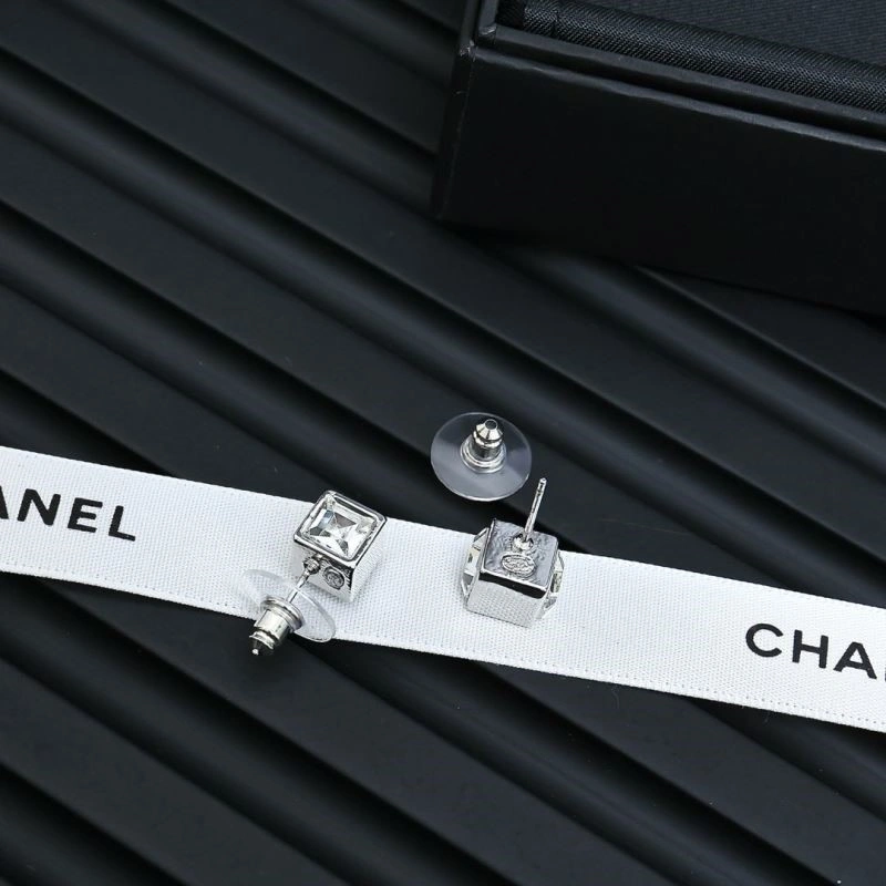 Chanel Earrings Breathable 225304