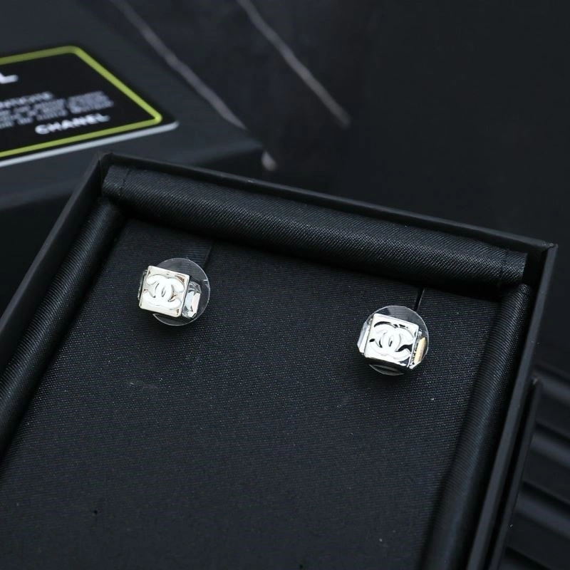 Chanel Earrings Breathable 225304