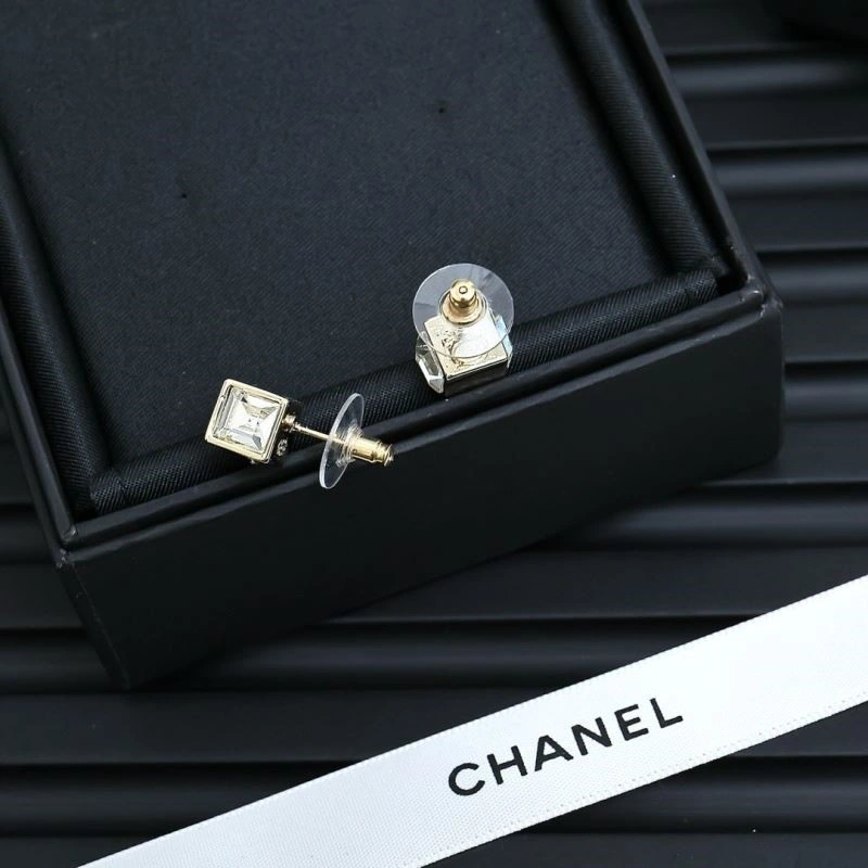 Chanel Earrings Breathable 225304