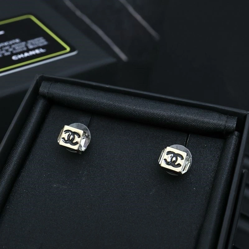 Chanel Earrings Breathable 225304