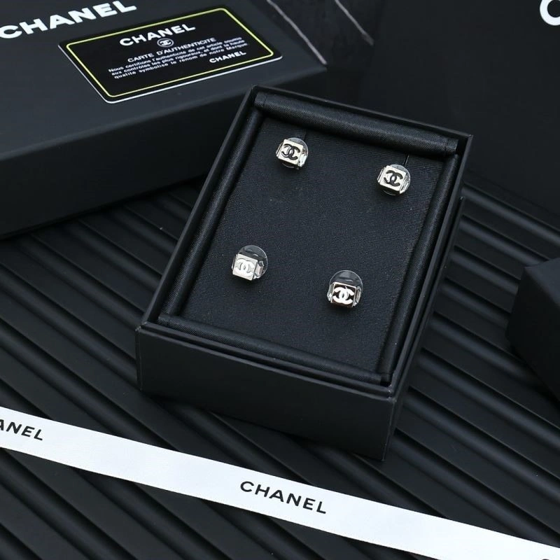 Chanel Earrings Breathable 225304